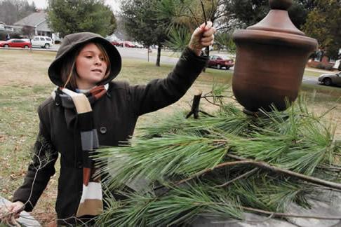 CU Students Help Decorate Campus